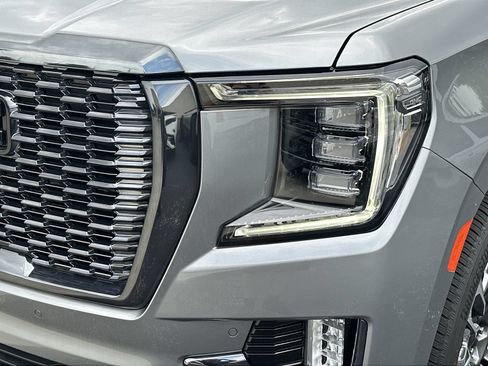Used 2023 GMC Yukon Denali Ultimate AWD/4WD image 11