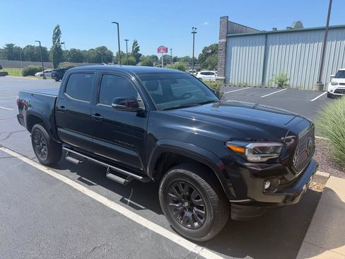 Used 2022 Toyota Tacoma Limited w/ Nightshade Package AWD/4WD image 8