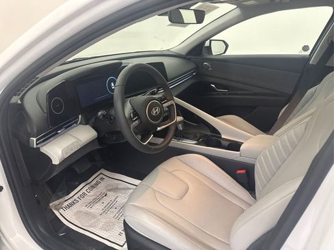 Used 2025 Hyundai Elantra Limited FWD image 25
