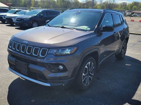 Used 2024 Jeep Compass Limited AWD/4WD image 2