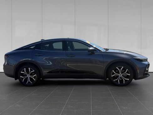 Used 2023 Toyota Crown Limited image 6