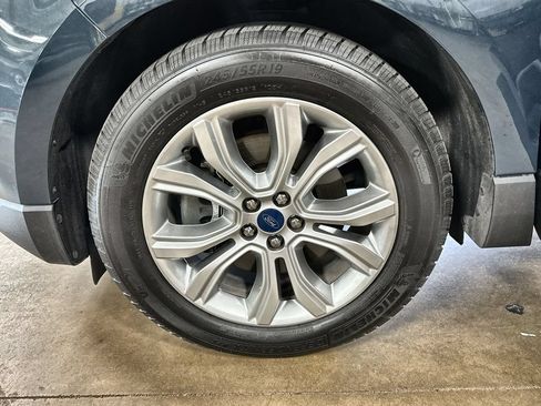 Used 2019 Ford Edge Titanium AWD/4WD image 31
