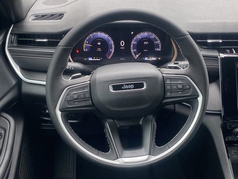 New 2025 Jeep Grand Cherokee L Altitude image 37