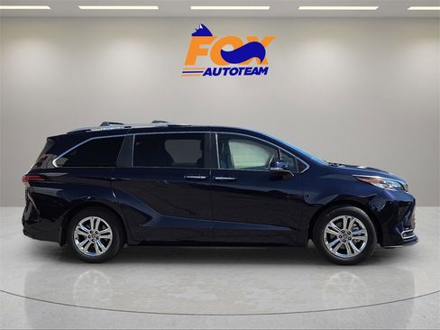 Certified 2023 Toyota Sienna Platinum image 5