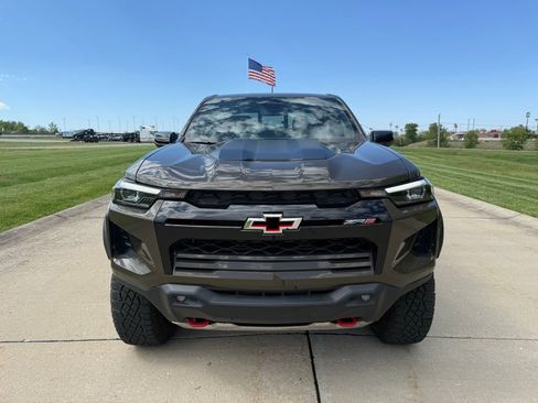 Used 2024 Chevrolet Colorado ZR2 w/ Safety Package AWD/4WD image 7