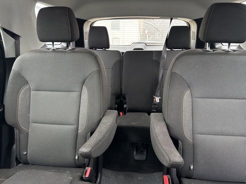 Used 2020 Chevrolet Traverse LT image 9