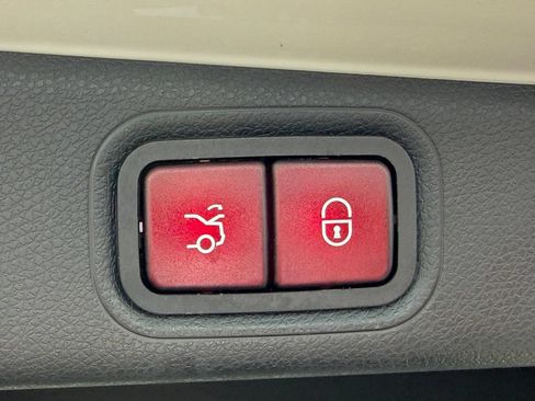 Used 2019 Mercedes-Benz E 300 image 29