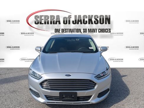 Used 2014 Ford Fusion SE FWD image 2