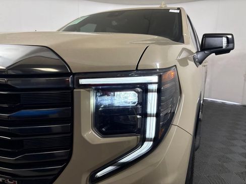 Used 2023 GMC Sierra 1500 AT4 w/ Technology Package AWD/4WD image 9