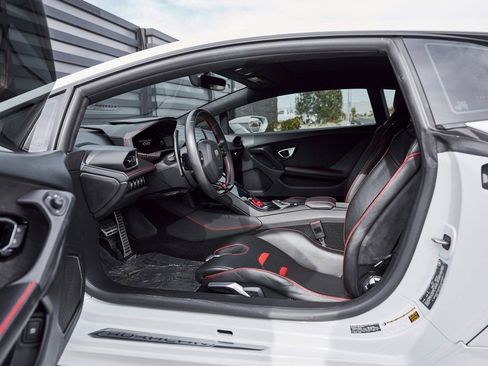 Used 2020 Lamborghini Huracan EVO image 32