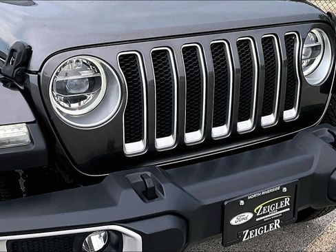 Used 2018 Jeep Wrangler Unlimited Sahara AWD/4WD image 29