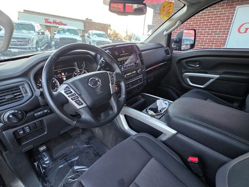 Used 2022 Nissan Titan SV w/ SV Convenience Package image 12