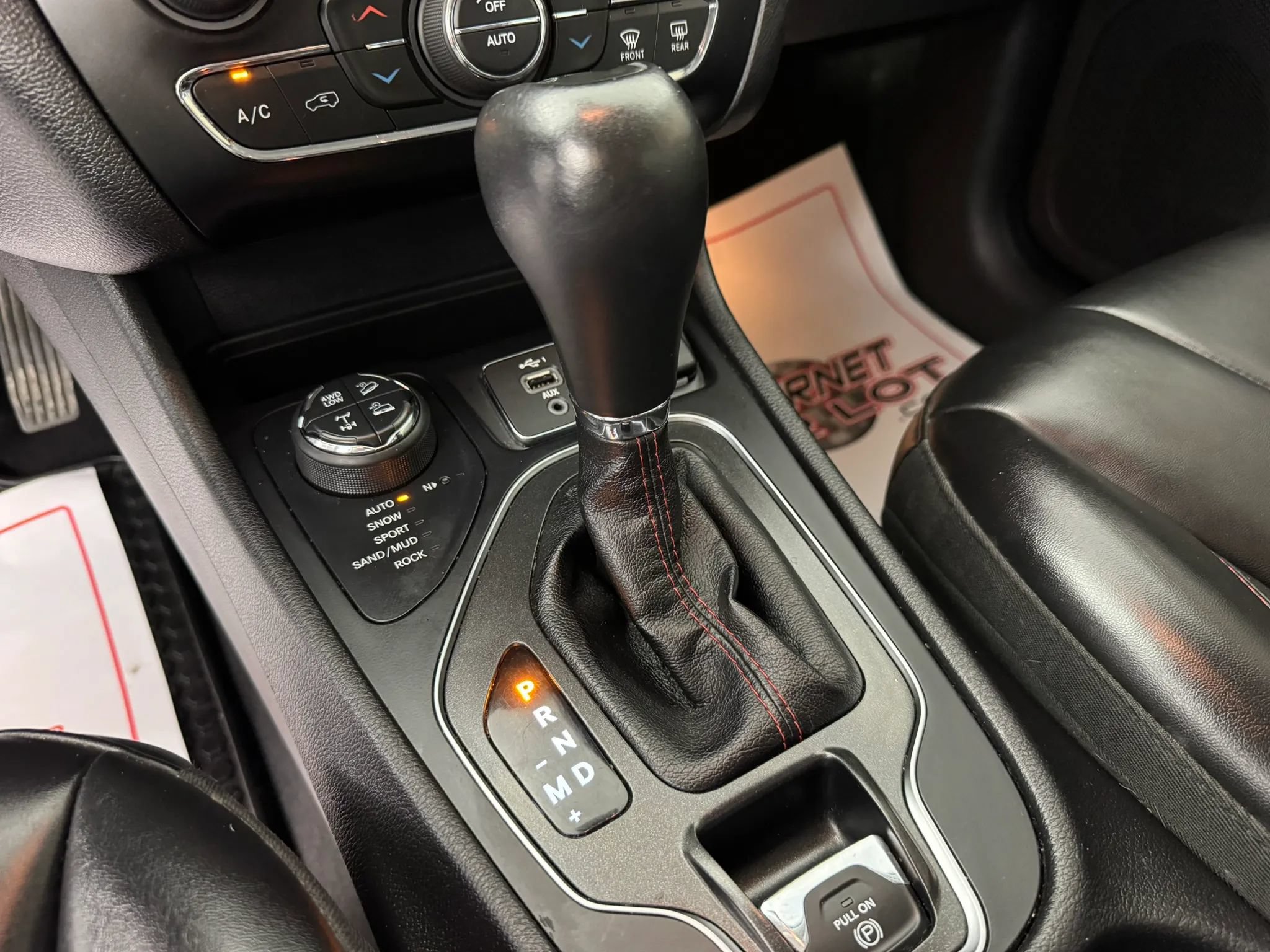 Used 2019 Jeep Cherokee Trailhawk AWD/4WD image 22