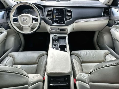 Used 2022 Volvo XC90 T8 Inscription image 10