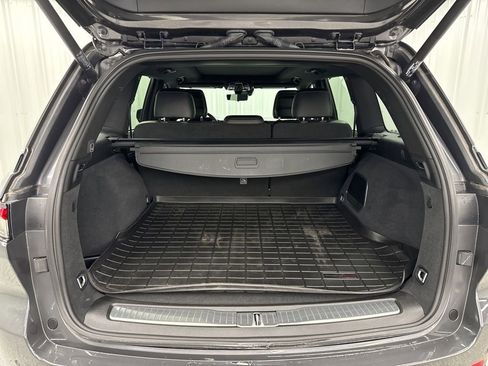 Used 2022 Jeep Grand Cherokee Overland w/ Luxury Tech Group IV AWD/4WD image 8