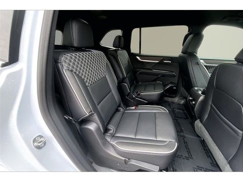 New 2026 GMC Acadia Denali w/ Super Cruise Package image 10