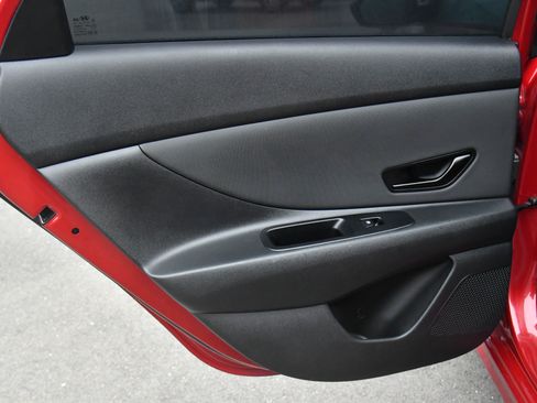 Used 2025 Hyundai Elantra Sport image 30