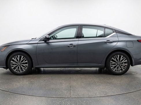 Used 2025 Nissan Altima 2.5 SV image 5