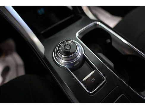 Used 2020 Ford Fusion SE FWD image 19