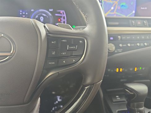 Used 2021 Lexus ES 300h w/ Luxury Package image 21