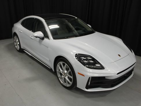 Used 2025 Porsche Panamera 4 image 11