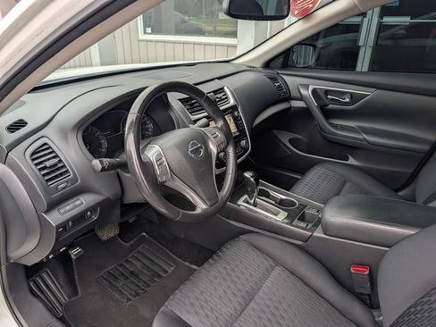 Used 2018 Nissan Altima 2.5 SV w/ 2.5 SV Technology Package FWD image 9