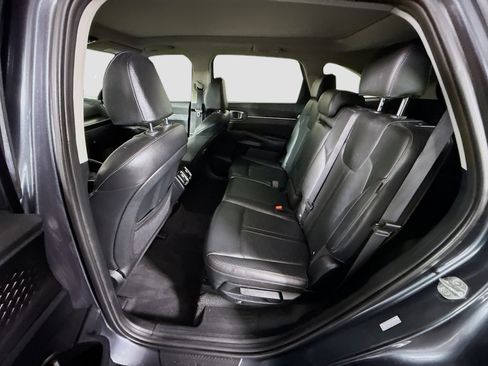 Used 2024 Kia Sorento S w/ Panoramic Sunroof Package image 25