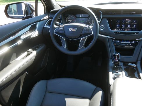 Used 2025 Cadillac XT5 Premium Luxury w/ LPO, Floor Liner Package AWD/4WD image 9