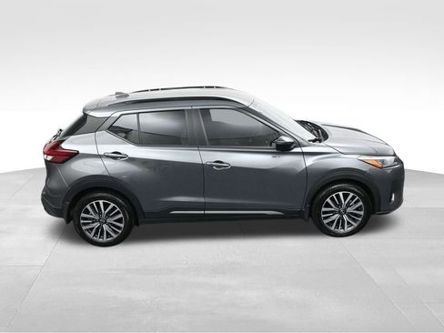 Used 2023 Nissan Kicks SR w/ SR Premium Package image 28