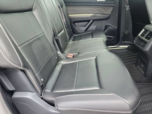Used 2022 Volkswagen Atlas Cross Sport SEL R-Line AWD/4WD image 13