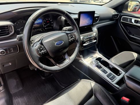 Used 2020 Ford Explorer XLT w/ Equipment Group 202A RWD image 28