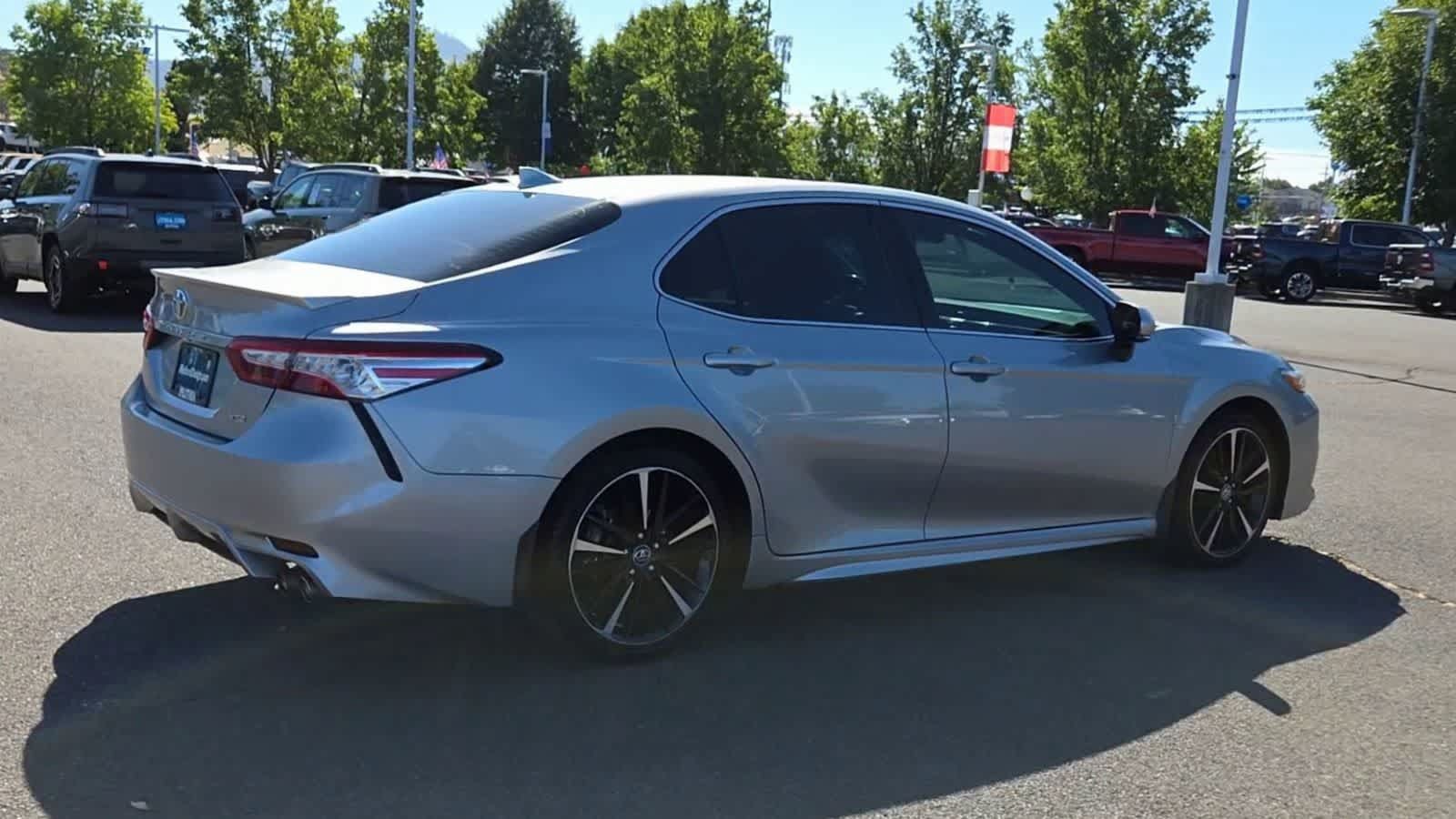 Used 2020 Toyota Camry XSE FWD image 8