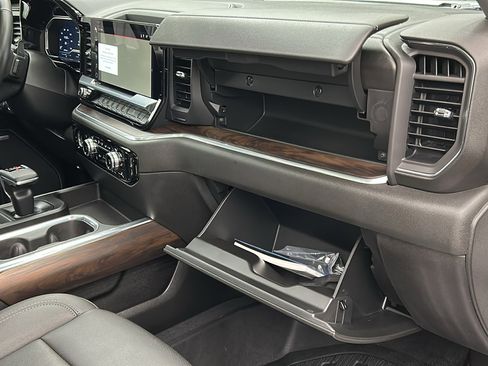 Used 2023 GMC Sierra 1500 SLT image 40