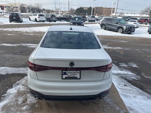 Certified 2025 Volkswagen Jetta GLI Autobahn image 8