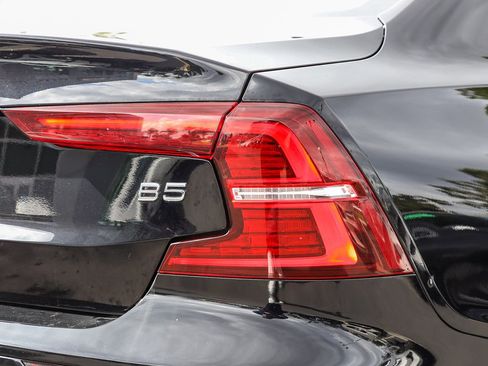 Used 2024 Volvo S60 B5 Plus image 8