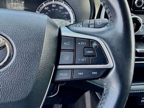 Used 2022 Toyota Highlander LE FWD image 26