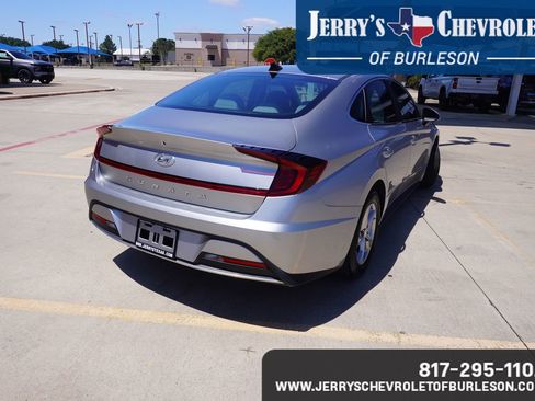 Used 2022 Hyundai Sonata SE FWD image 5