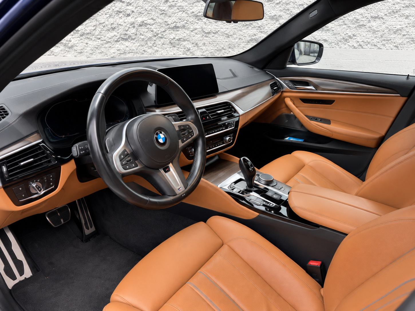 Used 2019 BMW M550i xDrive w/ Premium Package AWD/4WD image 2
