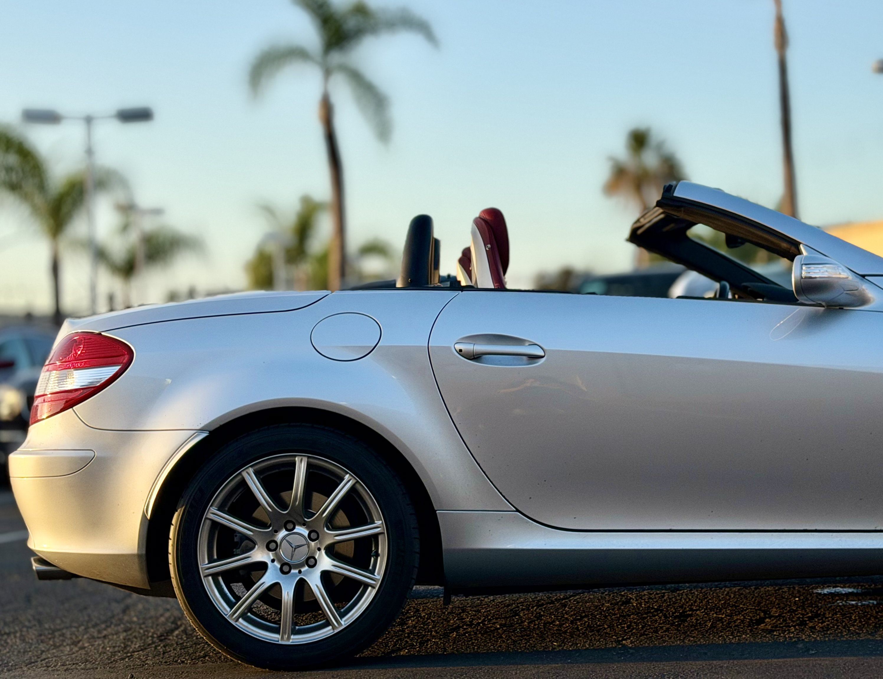 Used 2005 Mercedes-Benz SLK 350 w/ Premium Pkg image 5