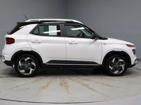 Used 2024 Hyundai Venue Limited FWD image 14
