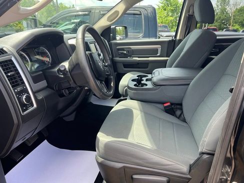 Used 2018 RAM 1500 Classic SLT AWD/4WD image 3