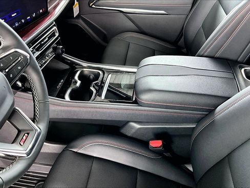 New 2026 Chevrolet Traverse Z71 w/ Driver Confidence Package image 8