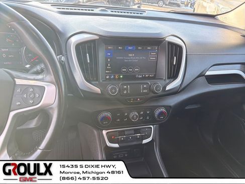Used 2022 GMC Terrain SLT w/ Tech Package image 18