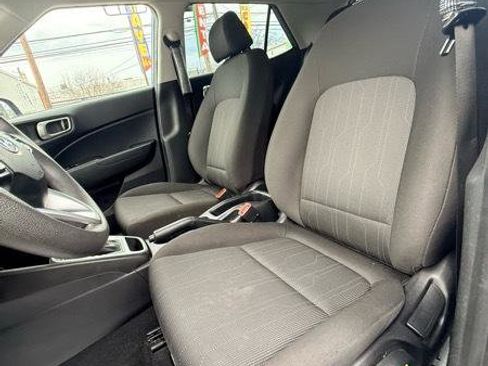 Used 2021 Hyundai Venue SE image 9