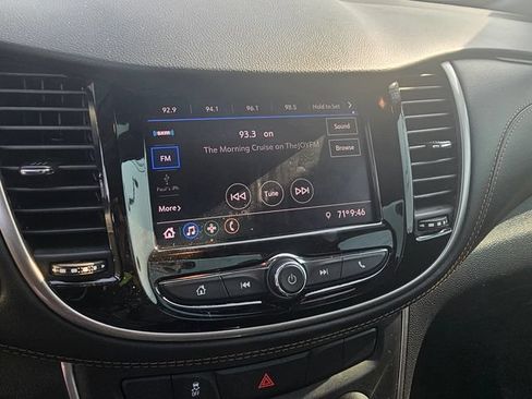 Used 2021 Chevrolet Trax LT w/ LT Convenience Package FWD image 21