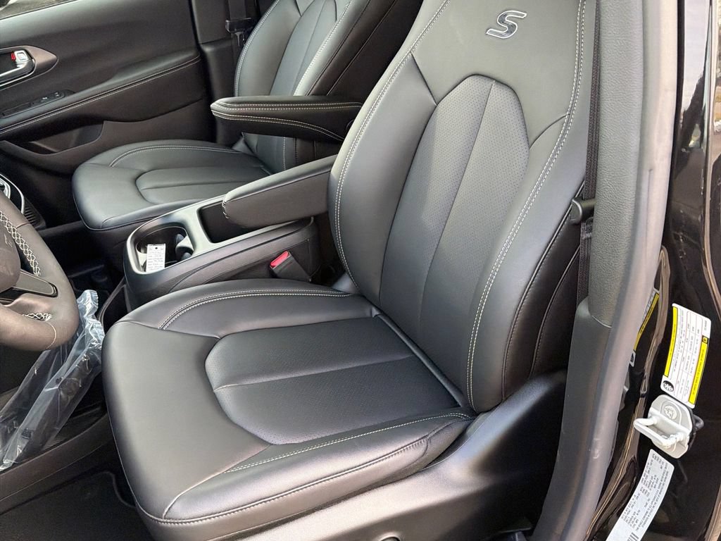 New 2026 Chrysler Pacifica Select w/ S Appearance Package FWD image 10