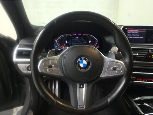 Used 2022 BMW 750i xDrive w/ Luxury Rear Seating Package image 8