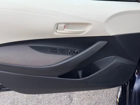 Used 2025 Toyota Corolla LE w/ Convenience Package image 9