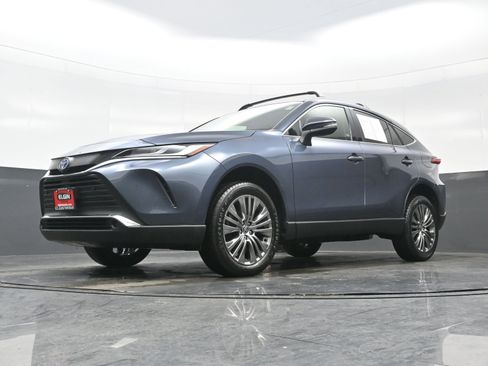 Used 2022 Toyota Venza XLE image 29