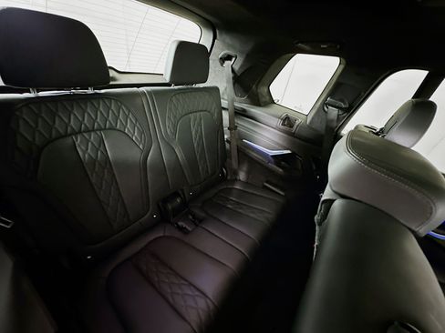 Used 2025 BMW X7 M60i AWD/4WD image 30